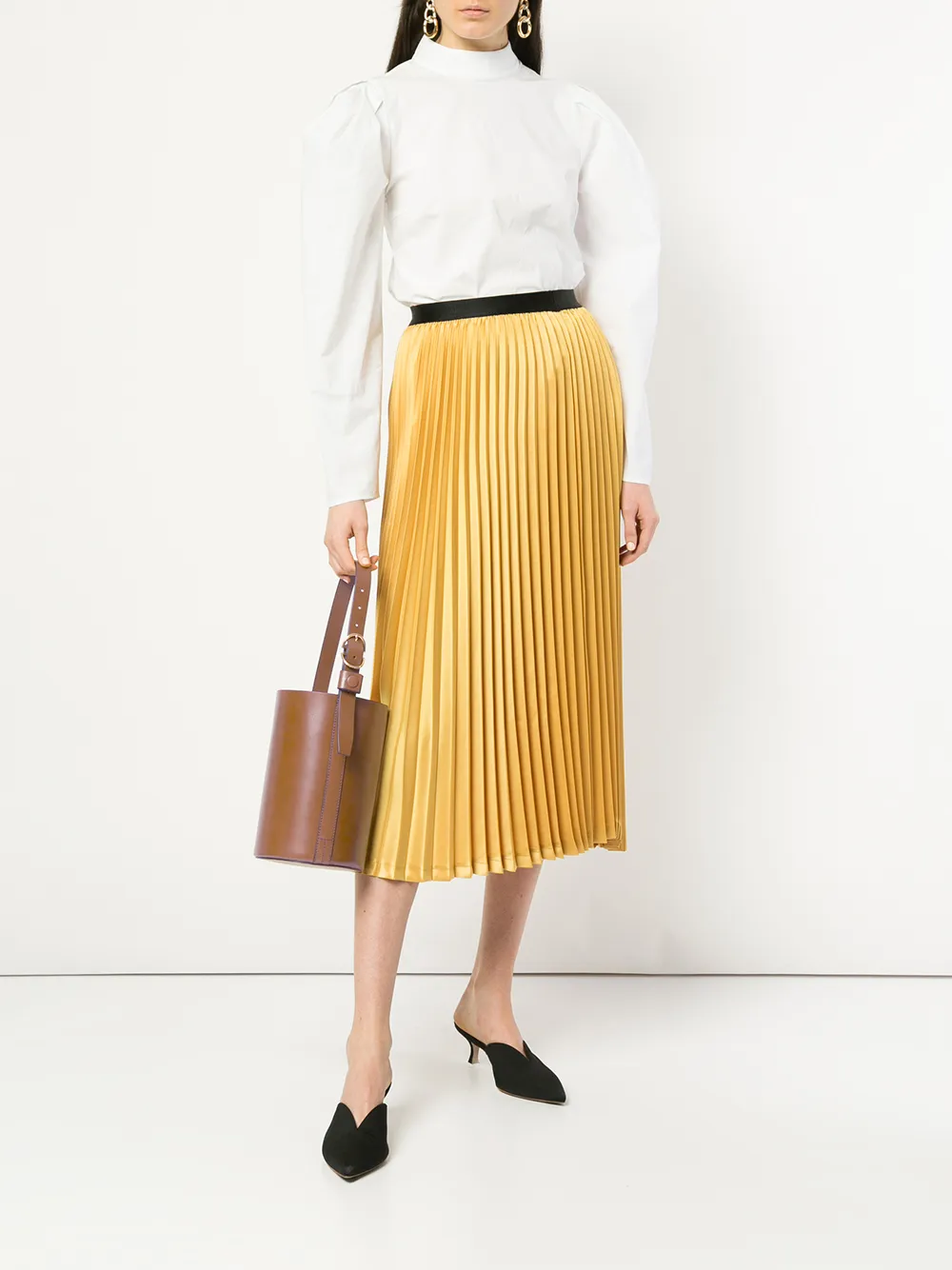 trademark classic bucket bag