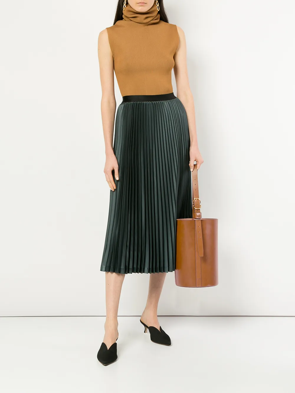 trademark classic bucket bag