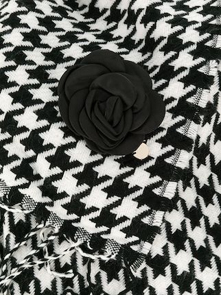 dogtooth patterned scarf展示图