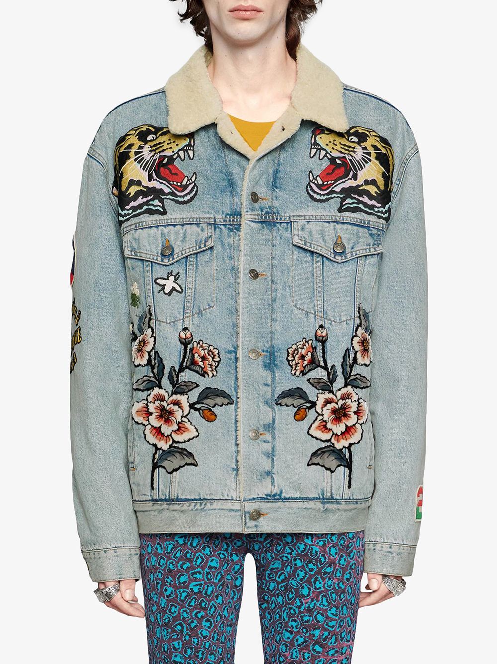 фото Gucci джинсовая куртка в стиле оверсайз с нашивками