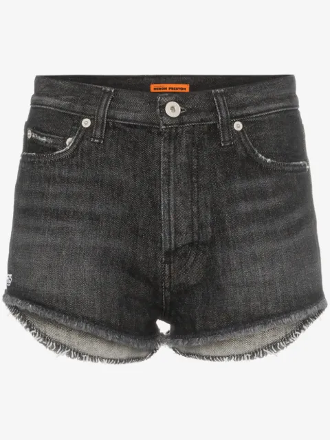 Heron Preston shorts de mezclilla con dobladillo deshilachado