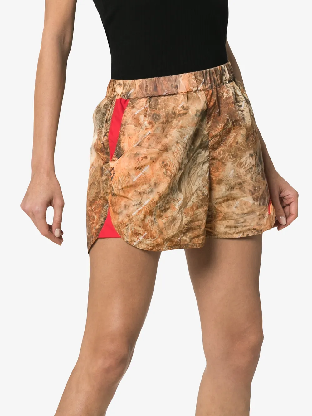 Heron Preston camouflage print shorts met hoge taille Beige