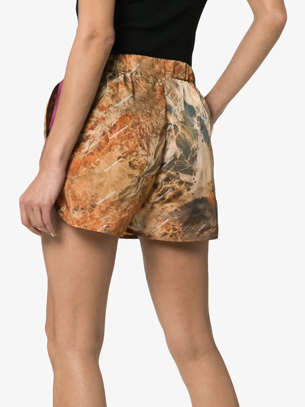 Heron Preston camouflage print shorts met hoge taille Beige