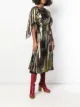 Chalayan Kleid im Cape-Stil