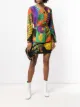 الصورة 2 من Versace Pre-Owned بدلة بتنورة مطبوعة 1990