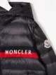 Moncler Kids معطف مبطن ومزين بخطوط بالشعار