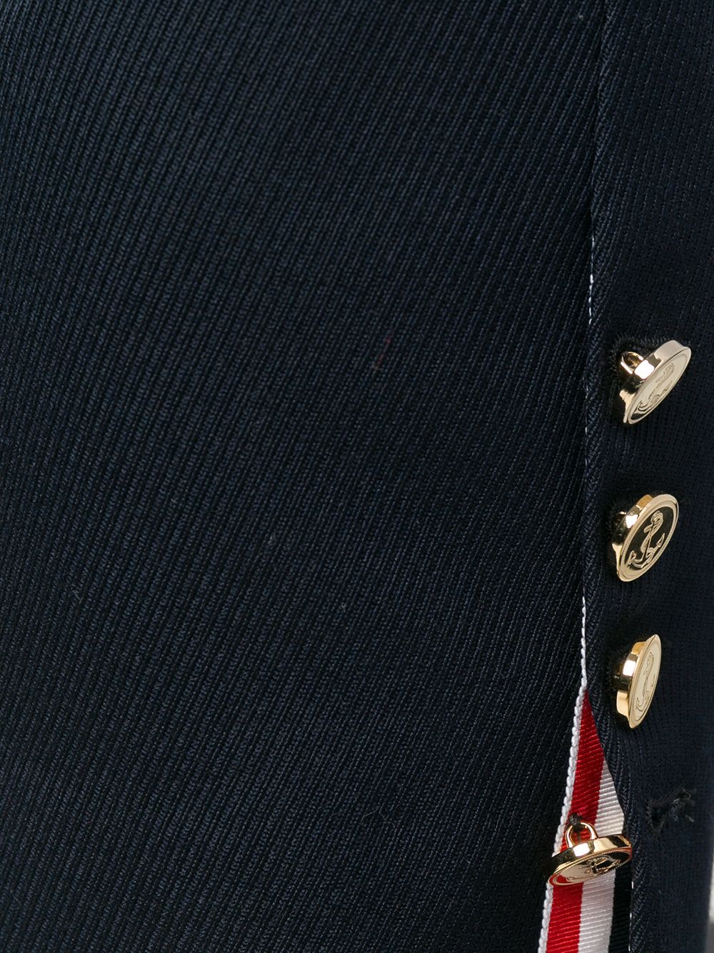 фото Thom browne саржевые брюки кроя слим с боковыми разрезами и средней посадкой