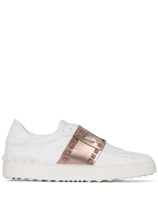 Shop white Valentino Garavani Rockstud 