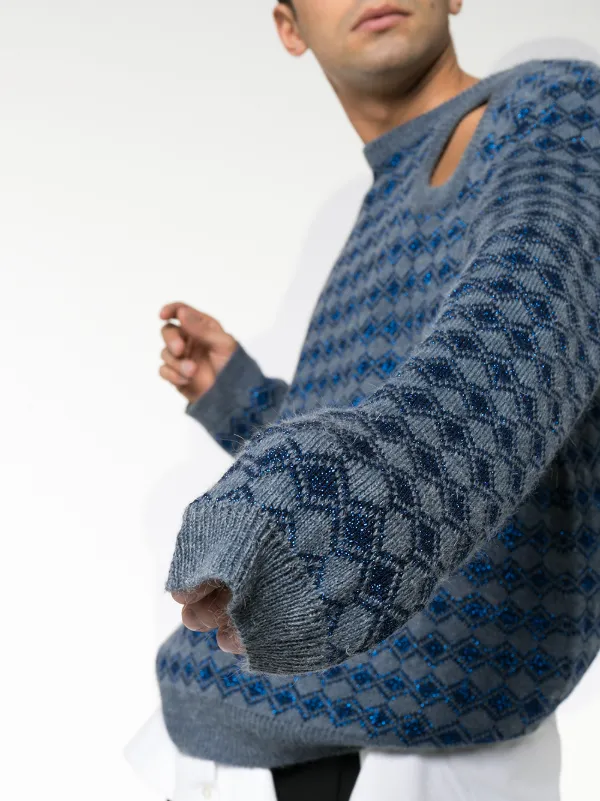 jumper with holes in sleeves