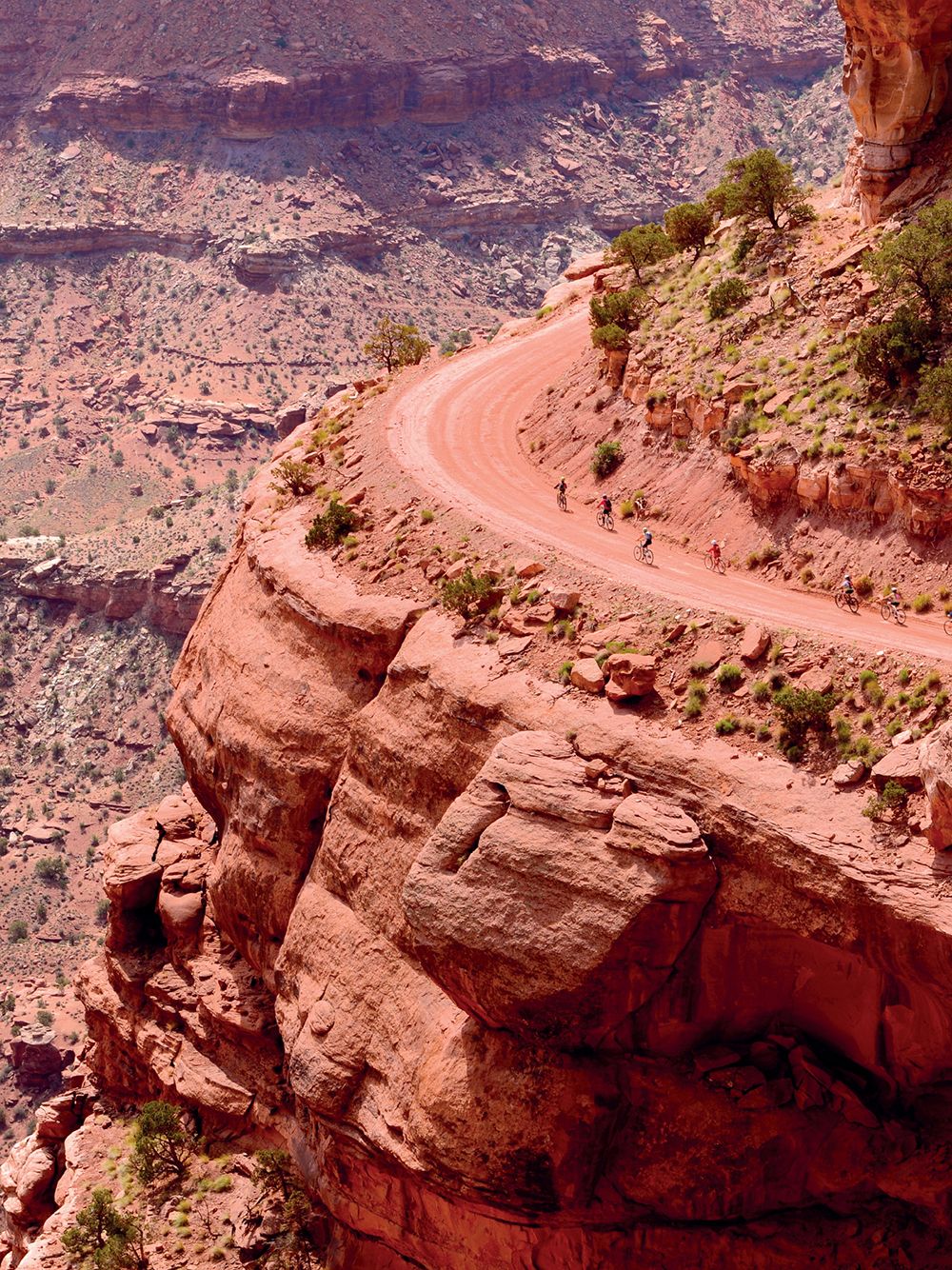 фото Rizzoli Книга 'Cycling Paradises 100 Bike Tours of the World's Most Breathtaking Places to Pedal' Claude Droussent