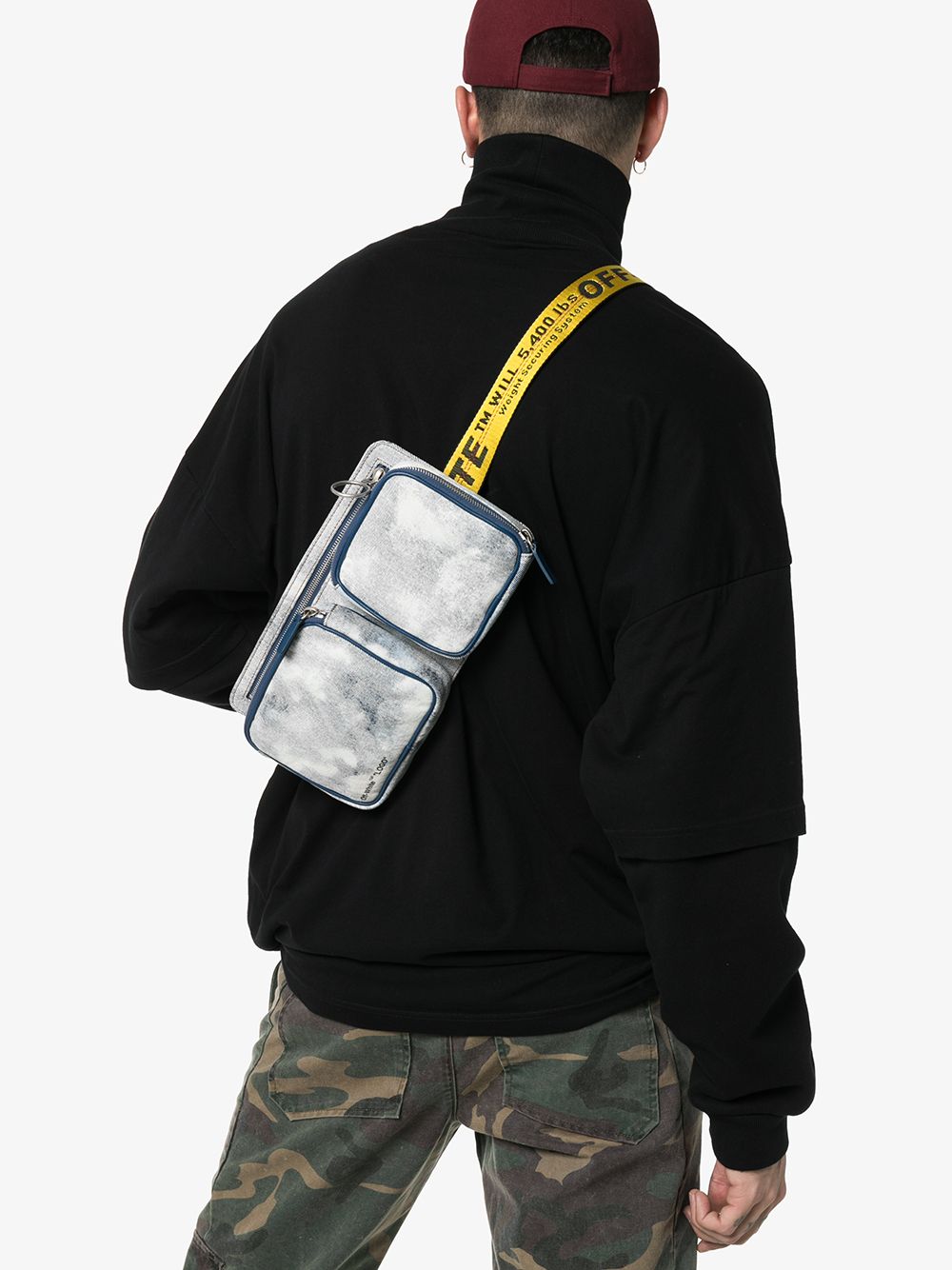 фото Off-white сумка через плечо с выбеленным эффектом