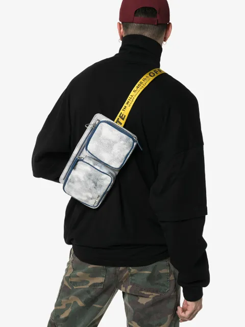 กระเป๋า OFF-WHITE blue and yellow bleached denim crossbody bag แต่งตัววินเทจ แต่งตัวสตรีท