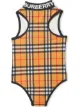 الصورة 2 من Burberry Kids ثوب سباحة قطعة واحدة بكاروهات كلاسيكية وشعار