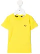 الصورة 1 من Emporio Armani Kids تيشيرت مزين بشعار