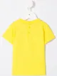 الصورة 2 من Emporio Armani Kids تيشيرت مزين بشعار