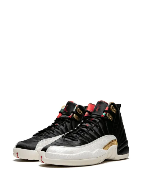 retro 12 black and white