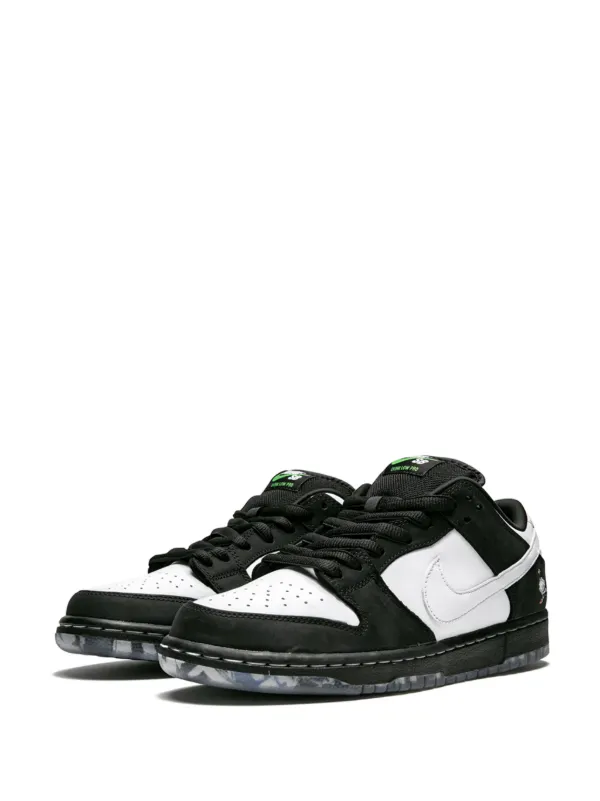 nike sb dunk low x staple