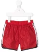 الصورة 1 من Gucci Kids شورت مزين بخط جانبي