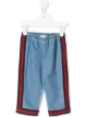 الصورة 1 من Gucci Kids جينز مزين بخطوط غوتشي