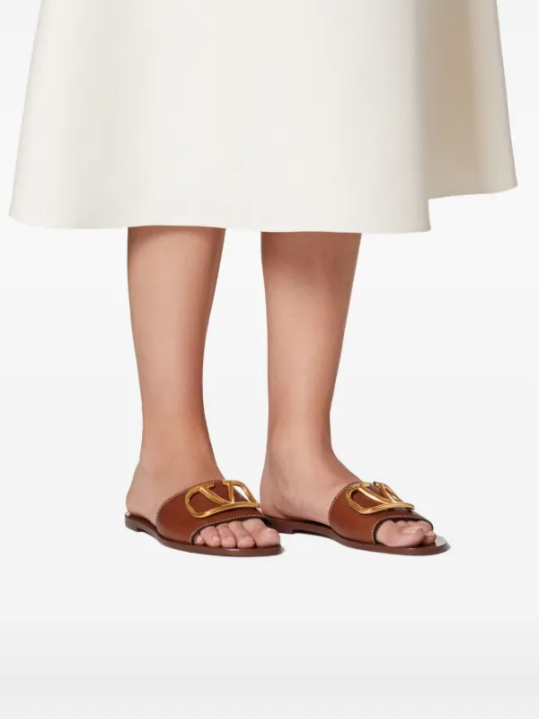 サンダル・ミュール VALENTINO GARAVANI VLogo Signature Sandals Brown VLogo Signature leather thong sandals in brown - Valentino