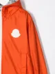Moncler Kids معطف ضد المطر بشعار