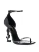 الصورة 2 من Saint Laurent صندل بكعب منحوت