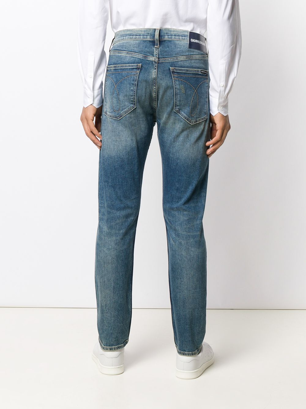 фото Calvin Klein Jeans джинсы прямого кроя с эффектом потертости