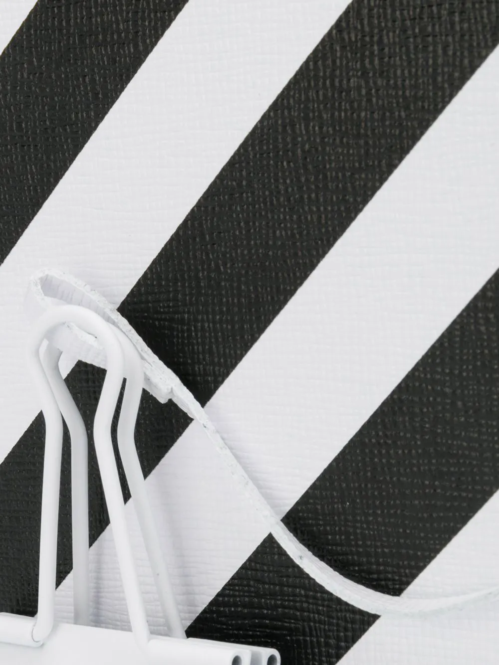 фото Off-white маленькая сумка в полоску binder clip