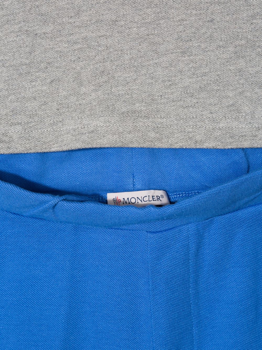 фото Moncler enfant комплект из рубашки-поло и шортов со вставками