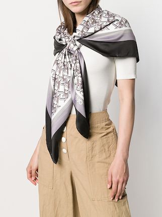 motifs print scarf展示图