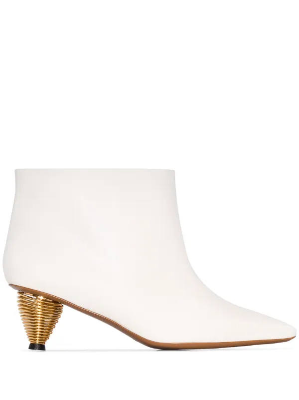 neous white boots