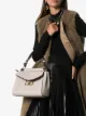 الصورة 2 من Givenchy حقيبة عملية صغيرة ميستيك