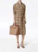 الصورة 2 من Burberry فستان قميص كاروهات كلاسيكي بخصر مربوط