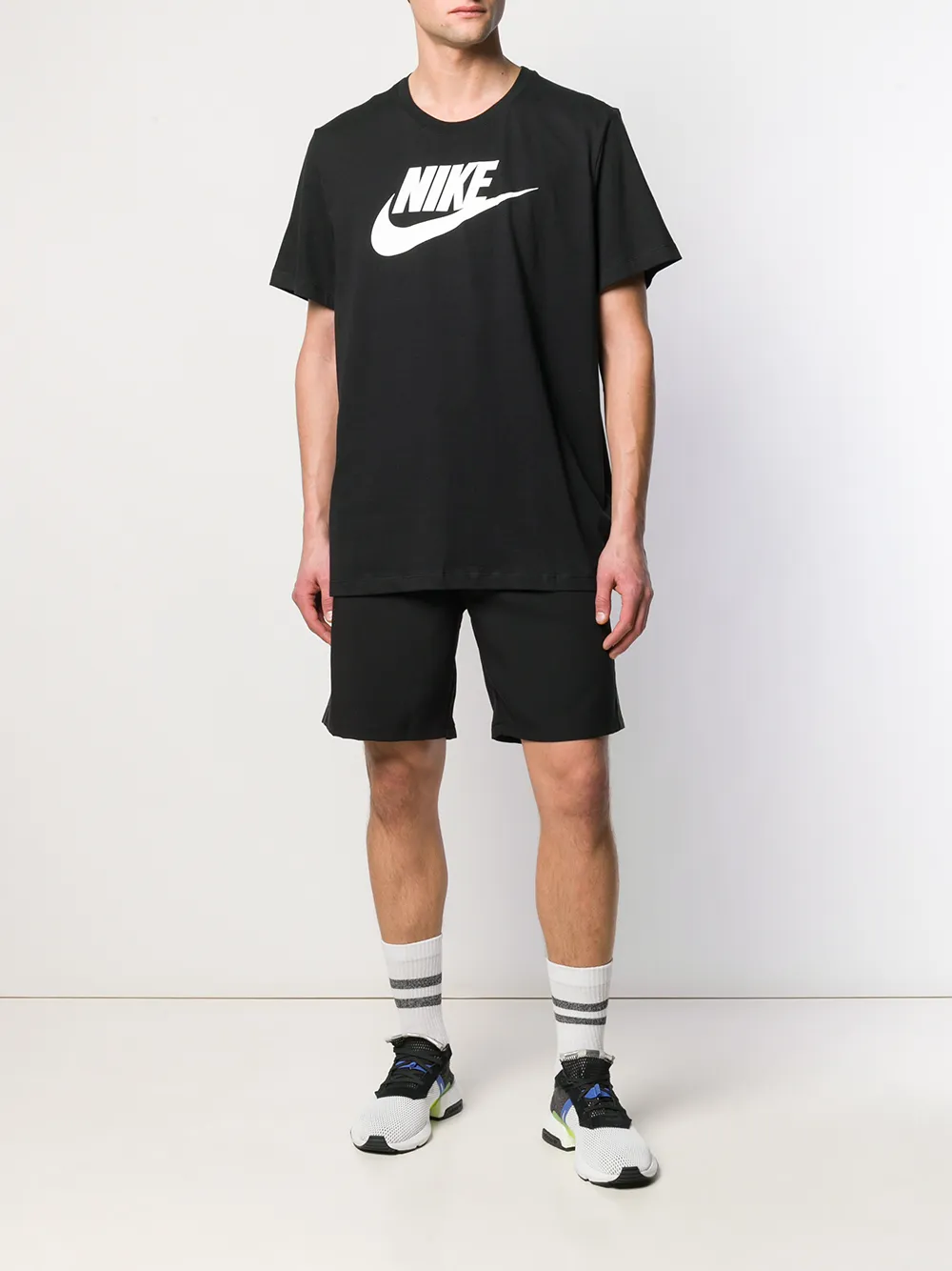 Nike T-shirt met logoprint - Zwart