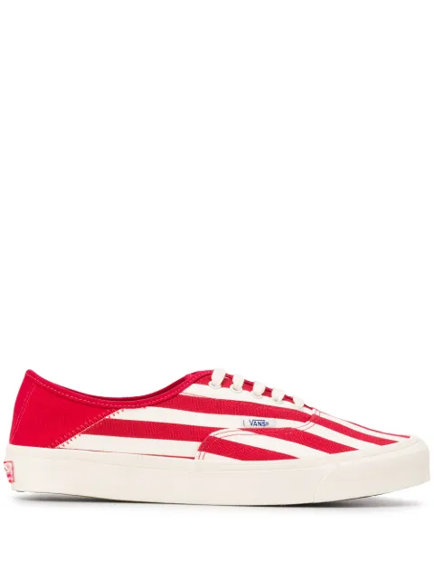 Click to view more detailed imagery on our partner's website Vans Gestreifte Sneakers In Racing Red