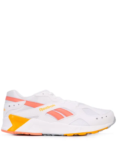 Reebok tenis con logo en contraste