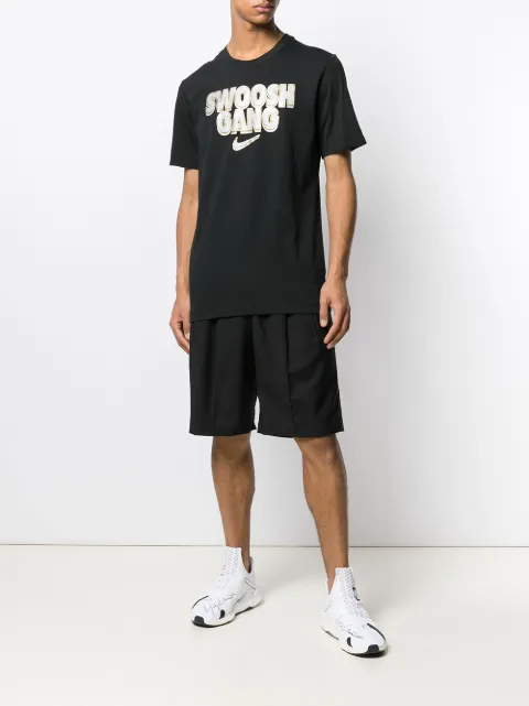 NIKE SWOOSH GANG PRINT T-SHIRT