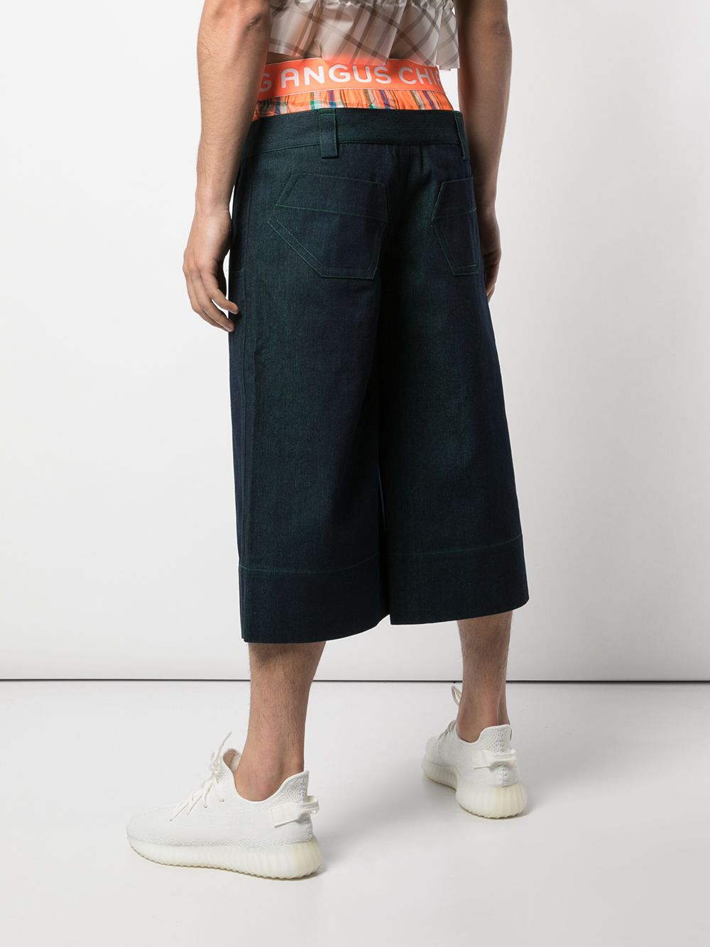 фото Angus Chiang укороченные джинсы с контрастной вставкой на поясе