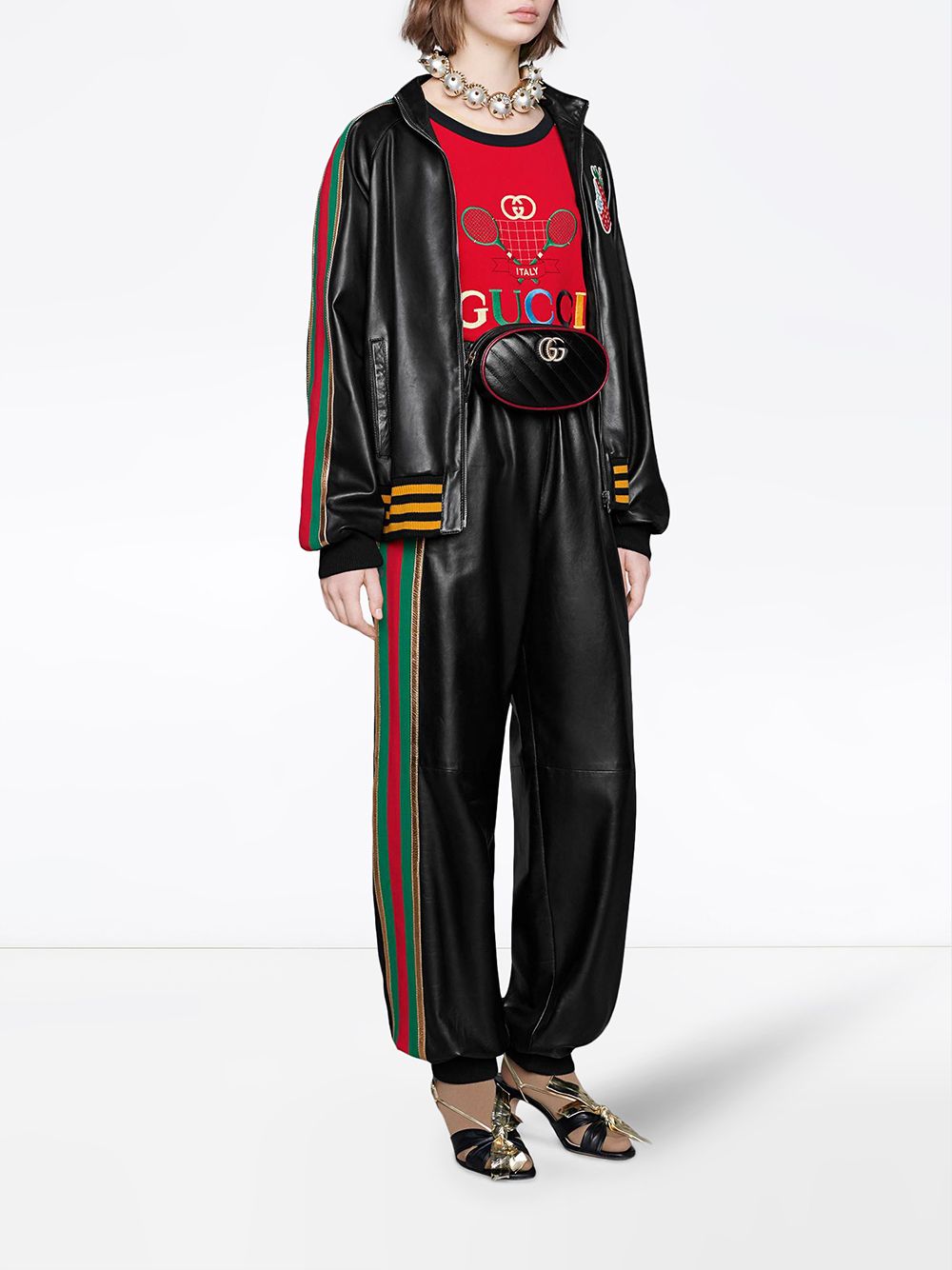 фото Gucci куртка-бомбер с принтом gucci strawberry