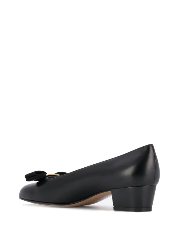 Ferragamo vara hot sale bow pump