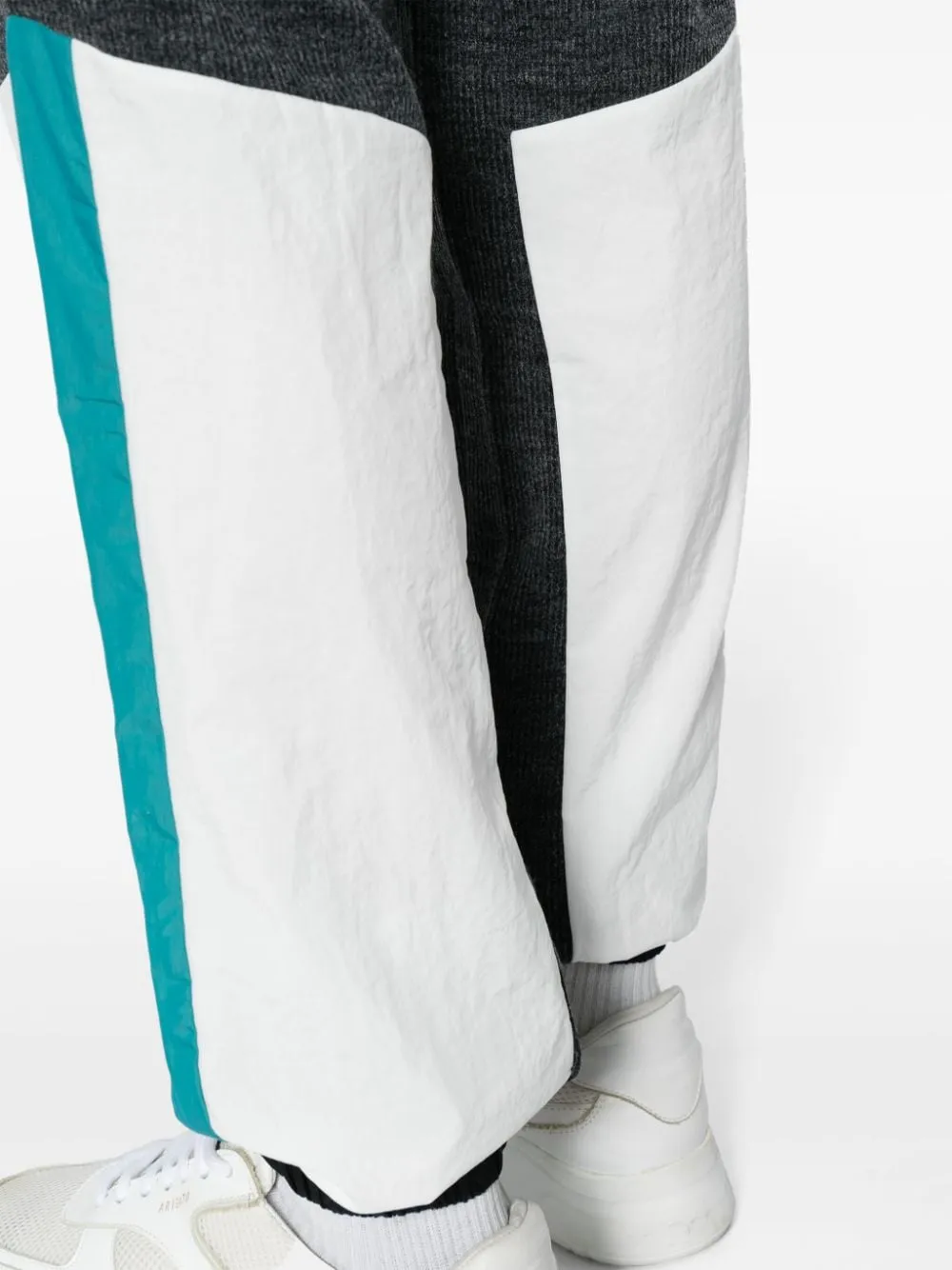 God's Masterful Children Sporthose mit geometrischen Einsätzen | Image 10