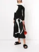 الصورة 2 من Valentino تنورة بشعار V وكسرات