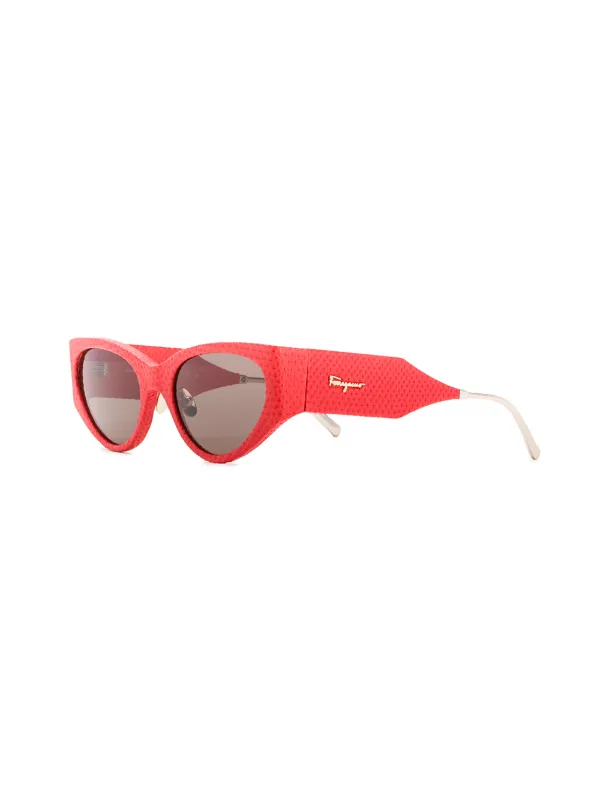 Ferragamo‎ Leather Oversized Sunglasses OS Ferragamo Eyewear Leather Oversized Sunglasses | Red | FARFETCH main image 3
