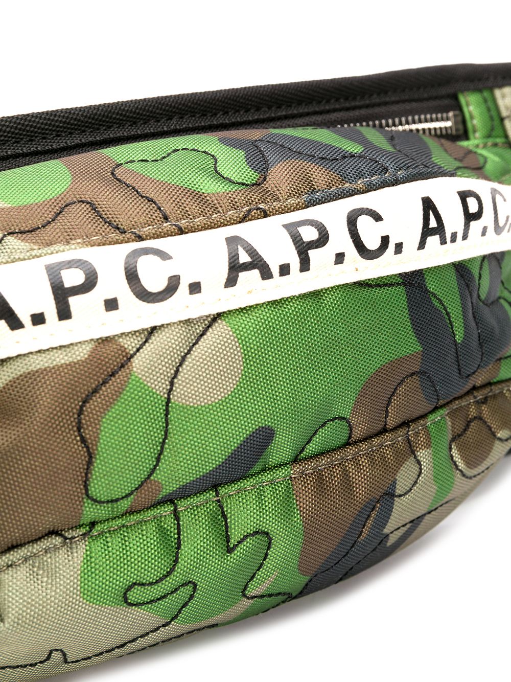 фото A.P.C. поясная сумка с камуфляжным принтом