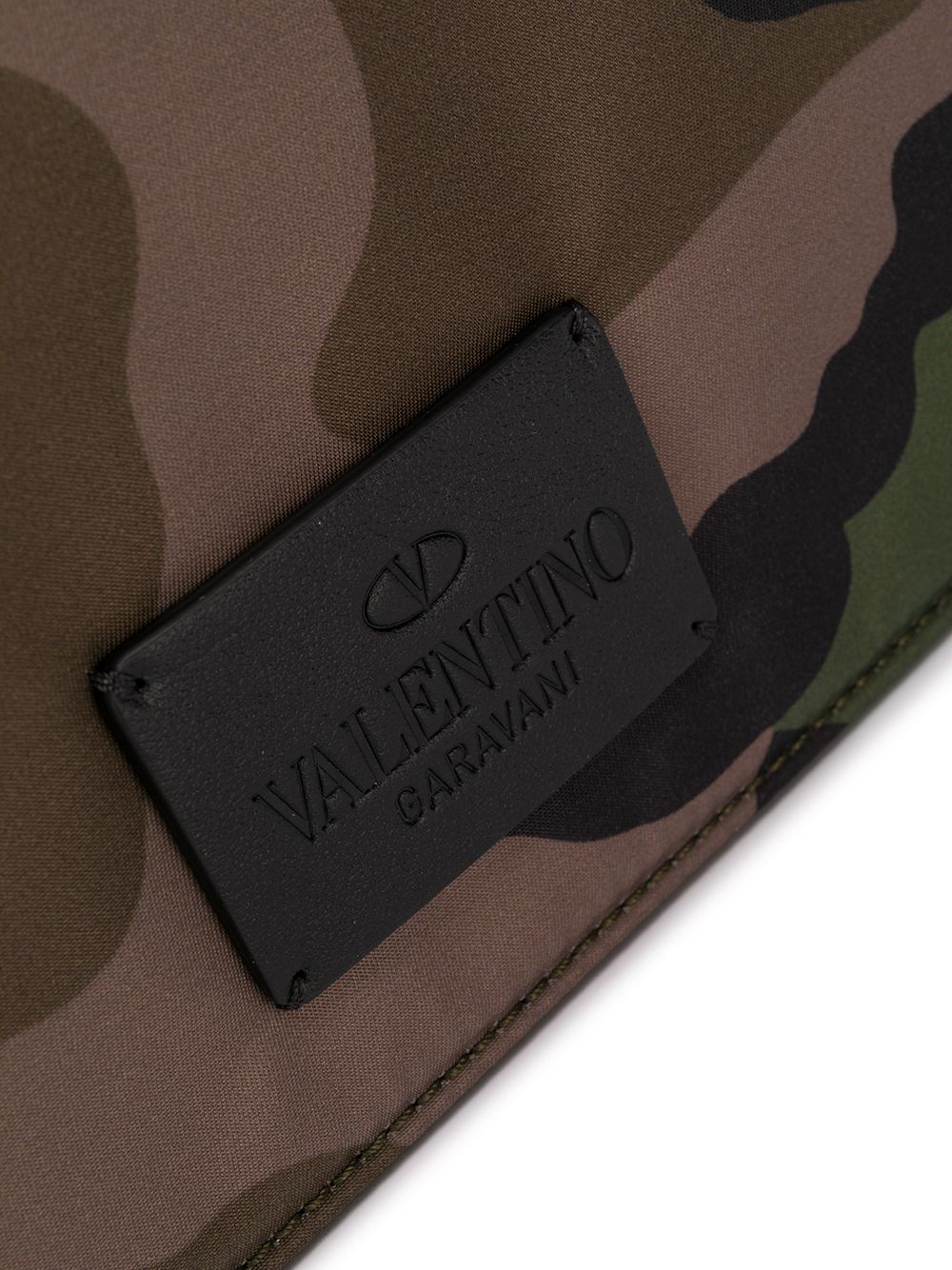 фото Valentino клатч Valentino Garavani с камуфляжным принтом