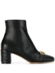الصورة 1 من Salvatore Ferragamo بوت كاحل بمشبك غانشيني