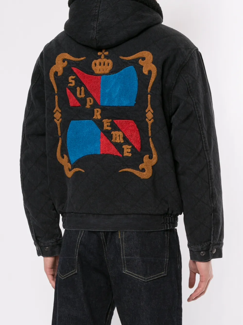 фото Supreme куртка с капюшоном и логотипом
