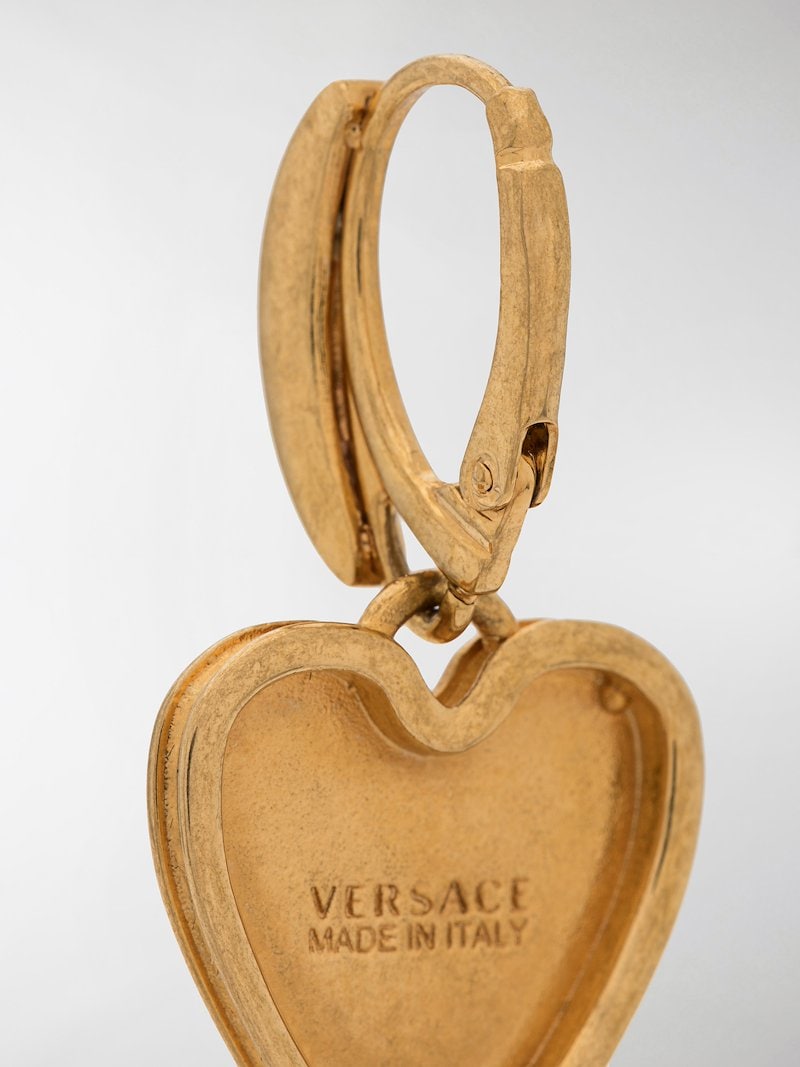 ongezond Regelmatigheid instructeur Versace heart-shaped Medusa motif earrings gold | MODES