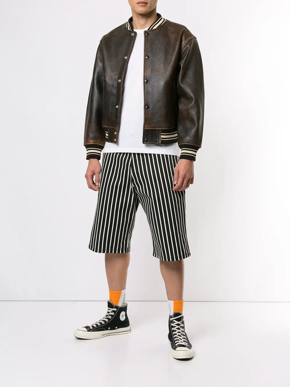 фото Supreme бомбер с эффектом потертости