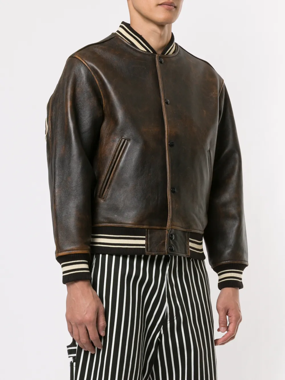 фото Supreme бомбер с эффектом потертости